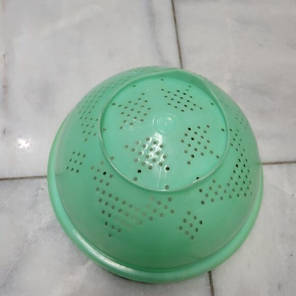 Vintage 3 Quart Tupperware Jadite Green Colander Strainer 339-8 - Picture 5 of 10